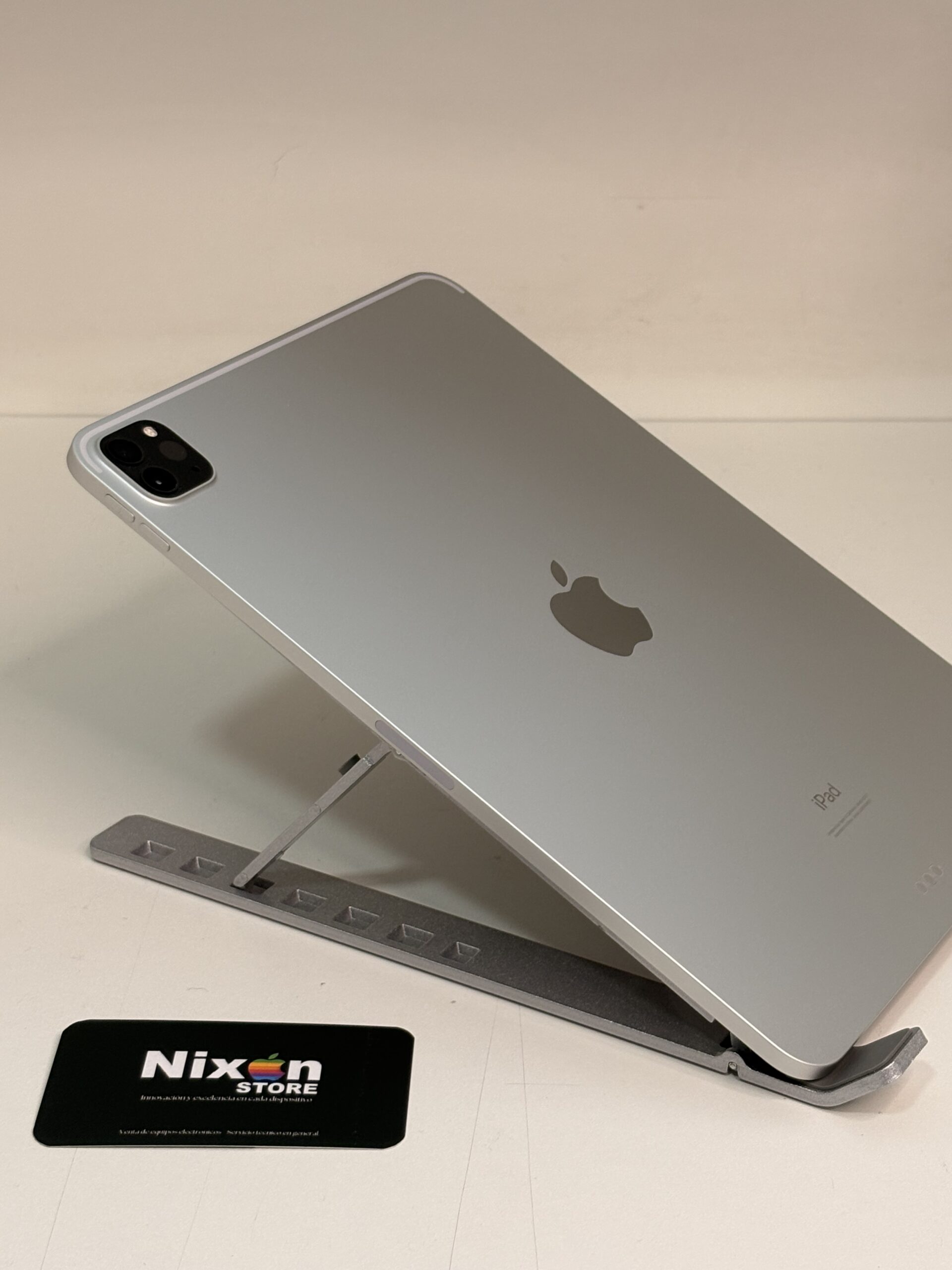 iPad Pro M1 3ª Generación – Wi-Fi 256 GB (seminuevo) - Image 2