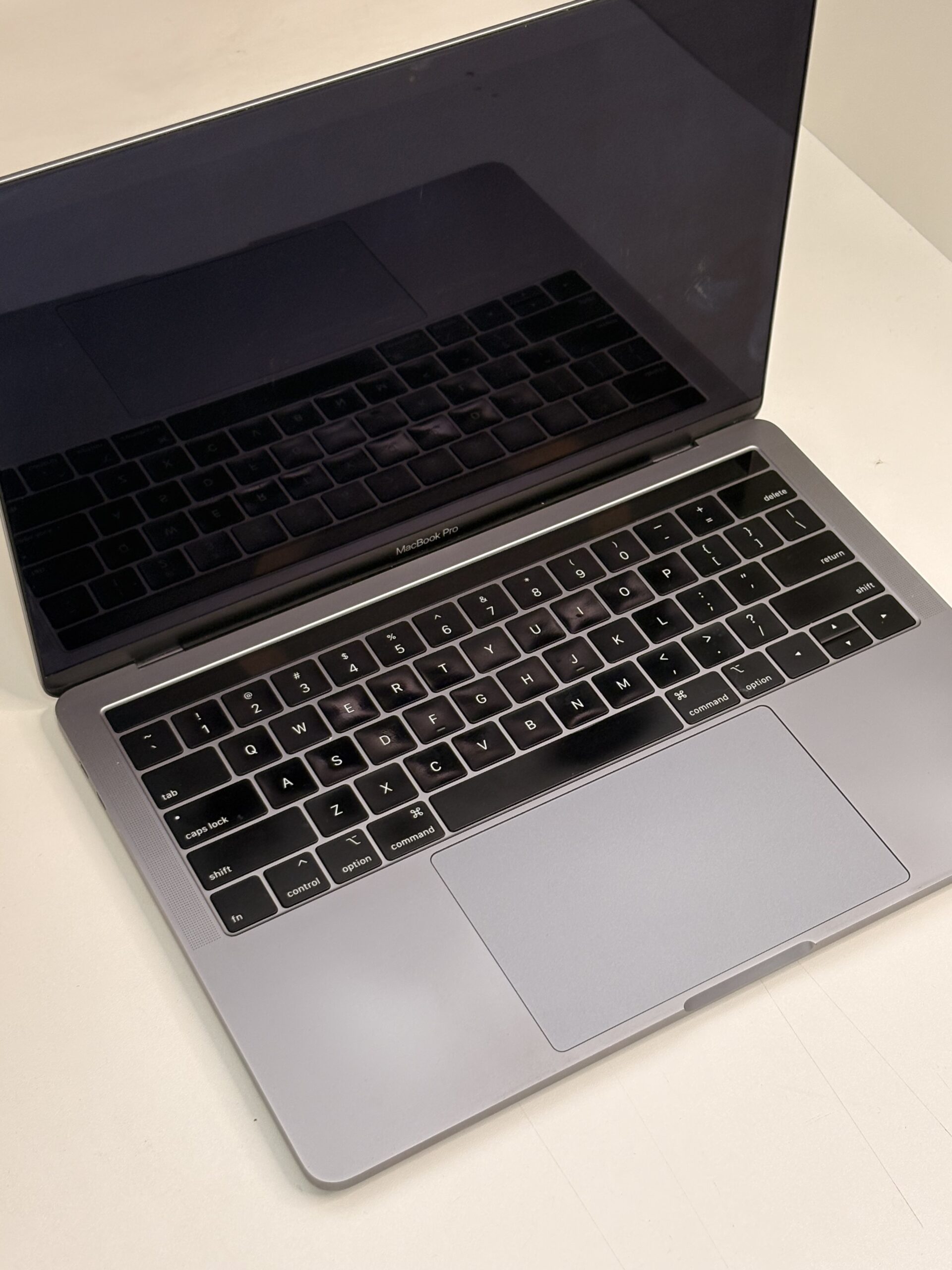 MacBook Pro Intel i5 - Image 4