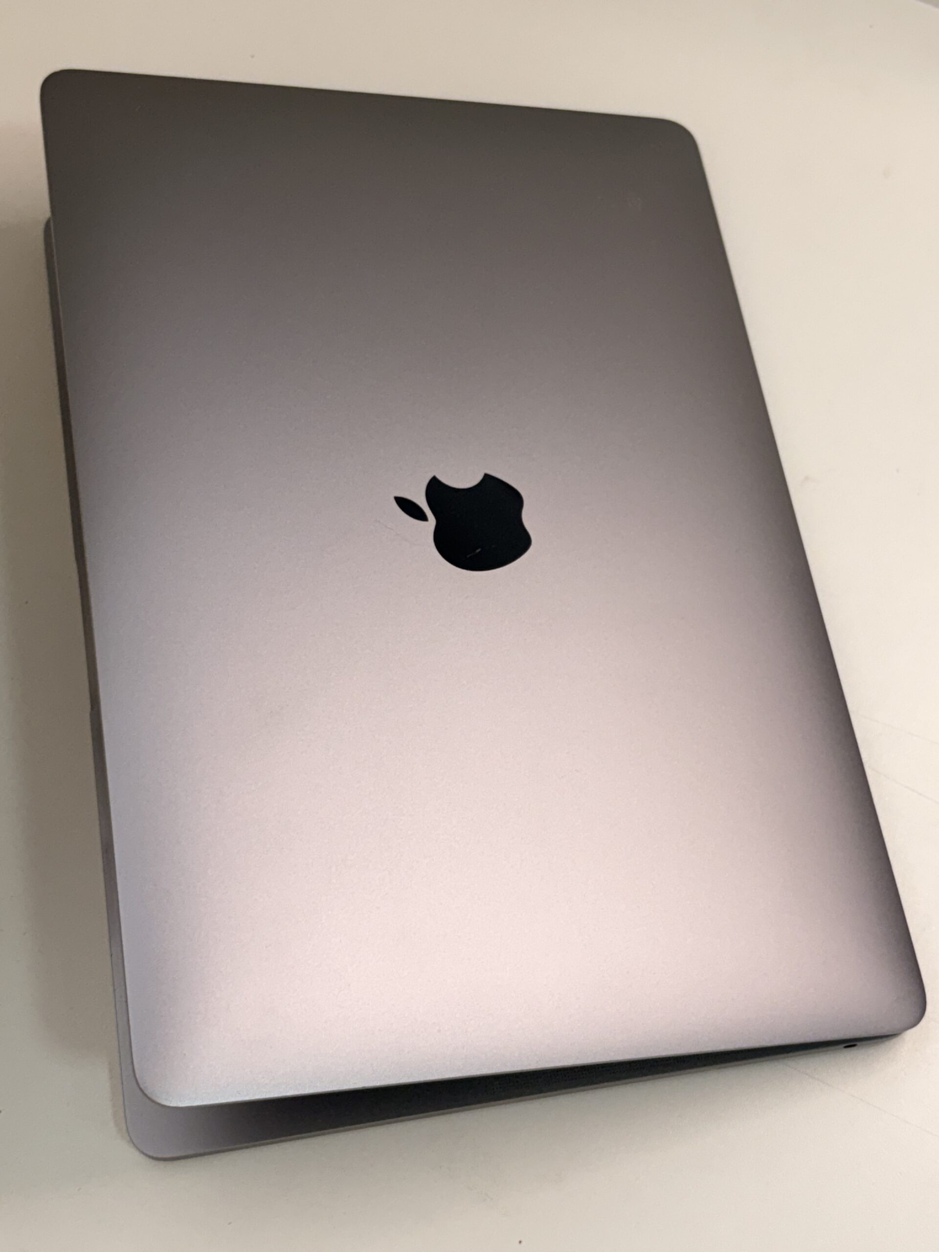 MacBook Pro Intel i5 - Image 2